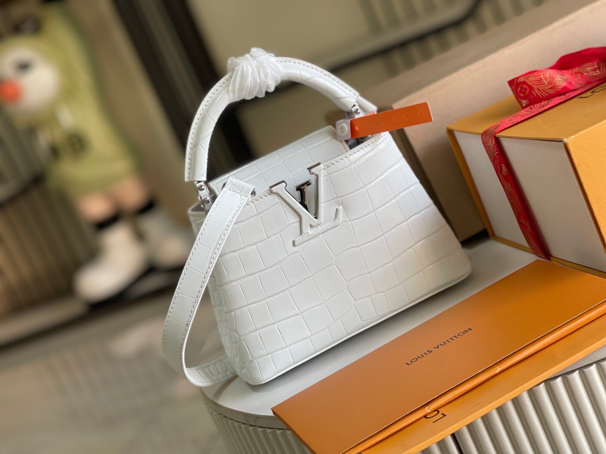 LV M22003